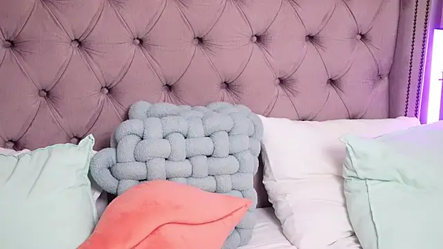 JenniferLovve webcam