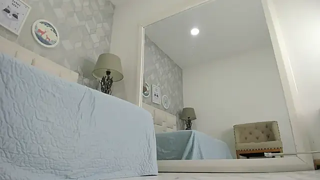 naia_cox webcam