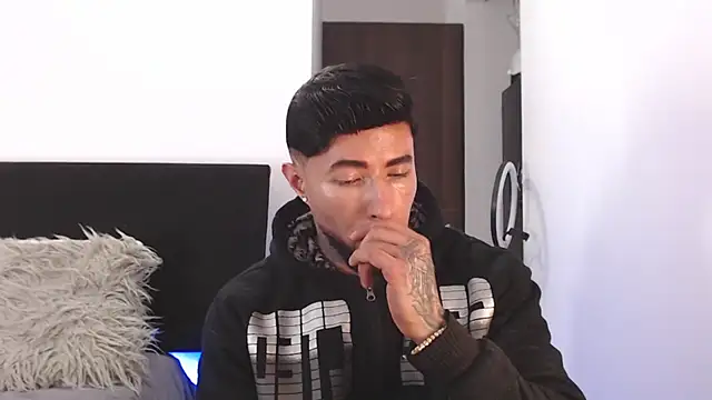 andrea_de_lucaa webcam