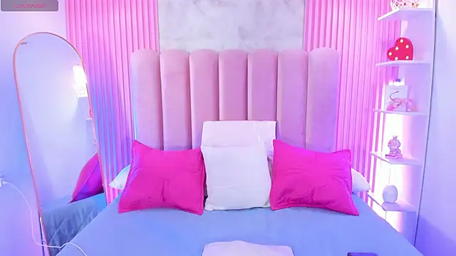 ArianaRougee webcam