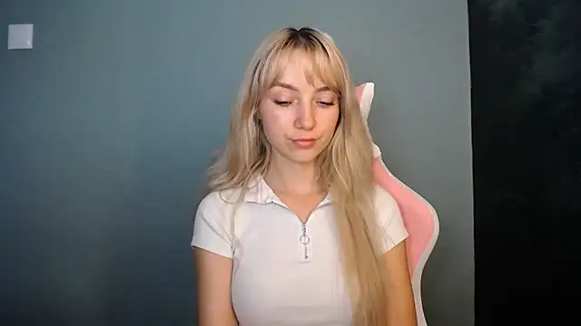 LuciaYoung webcam