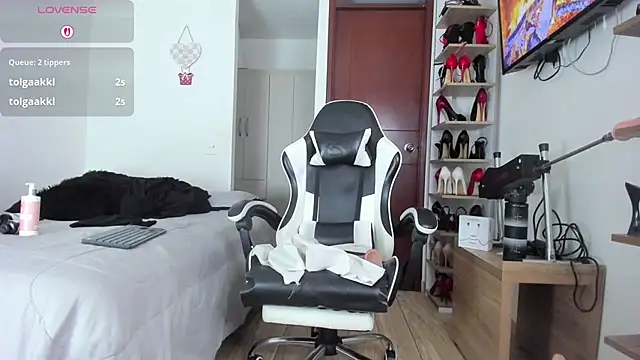 SophieBaker__ webcam