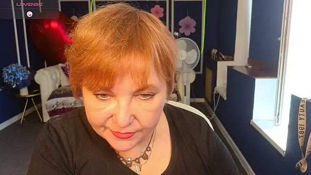 Kira_Kenett webcam