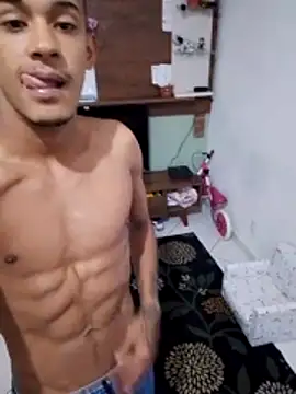 magrinhodelicia011 - Magrinhodelicia011's free webcam - UK Sex Cams