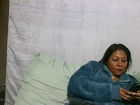 IndianSexyMilf69 webcam