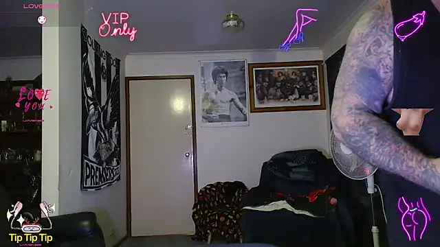 KINKYBLUEYES69 webcam