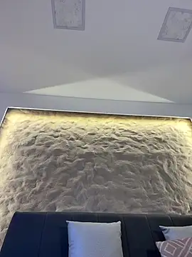 Watch Isa__Blanc live on EroticFlix - High definition streams