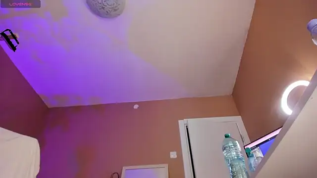 KaylaLaine live sex cam