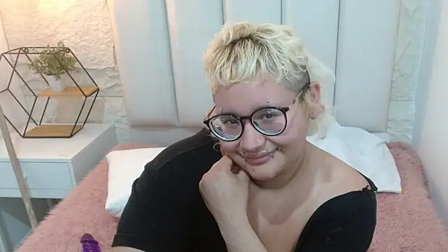 Echypyon_ live cam on StripChat