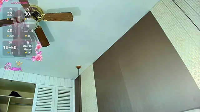 Tiifany_Baker webcam