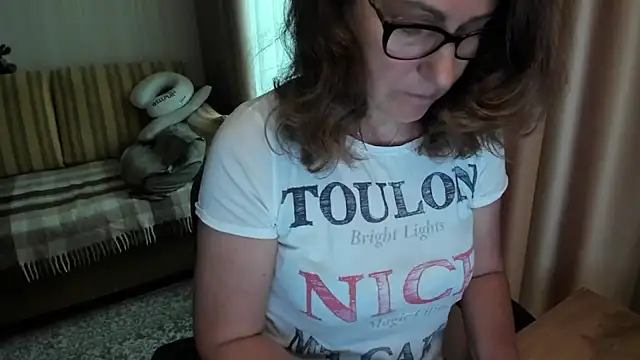 lauraoven webcam