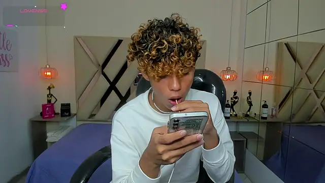 Watch Anyelo_Twink live on EroticFlix - High definition streams