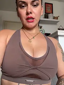 Watch Luccreccia_ live on EroticFlix - High definition streams