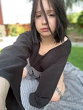 YourLittleDevil webcam