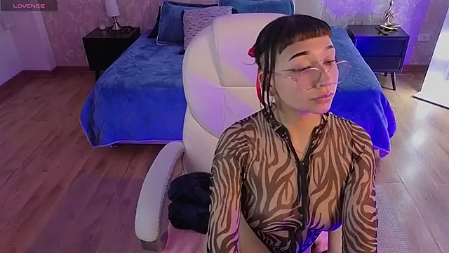 mia_bloom2 webcam