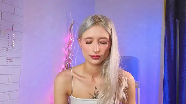 LuxuryBarbie webcam