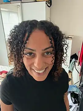 SweetPetiteNoir webcam