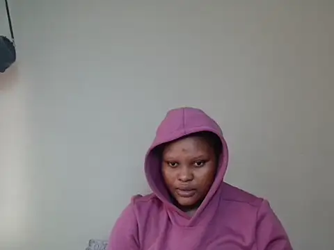 Blonde112 webcam