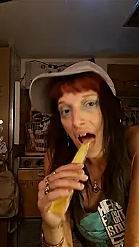 whitetrashdirtyslut webcam