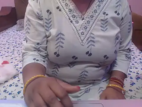 cute-priy webcam