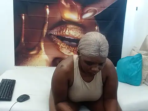 Queenteex6992