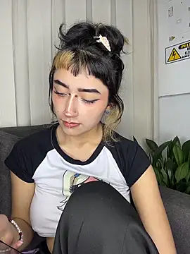 baby_akuma webcam