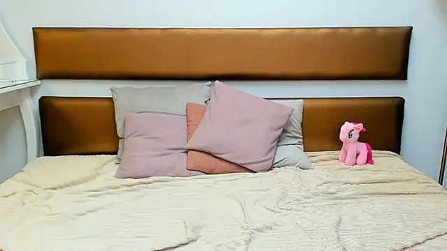 MissYvie webcam