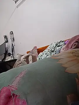 Linda-yiyi webcam