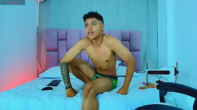 Nico_Hunter_ live cam on StripChat