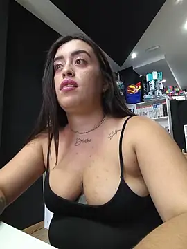 MissNyraSecret webcam