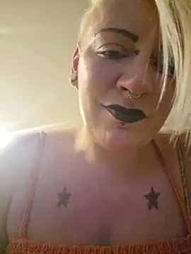 PinkTheHawk webcam