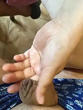 MadaamJizz_DickLewd webcam