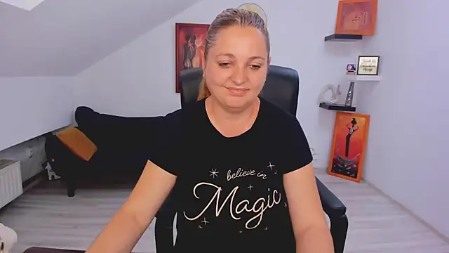 LollaGirl webcam
