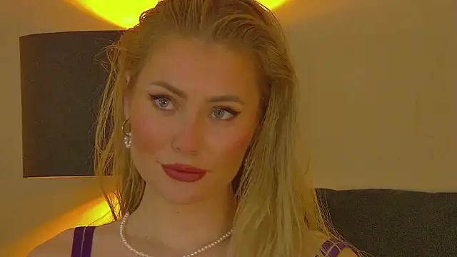 MisshaNight webcam