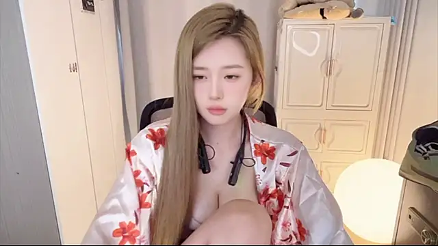 Watch yiyi5588 live on EroticFlix - High definition streams