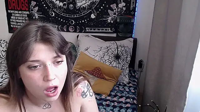 AlienforTwenty webcam