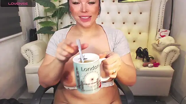 Urgreatestbellaxx webcam