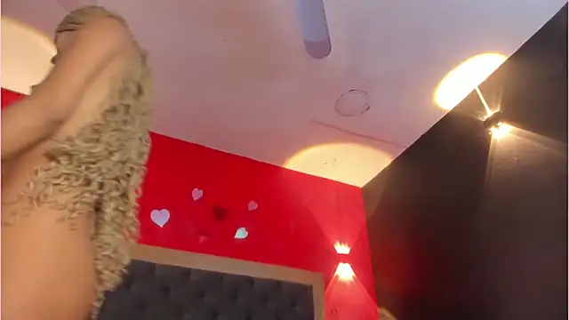 YayaHilton webcam