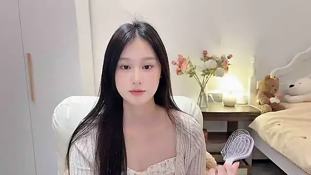 Hu-uzzzZ live cam on StripChat