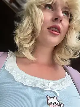 RonnieKiss live sex cam