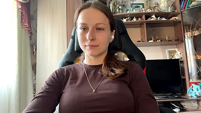 tailiedguest (F teen) - tease with top