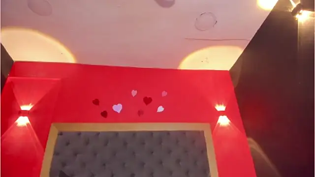 YayaHilton live cam on StripChat