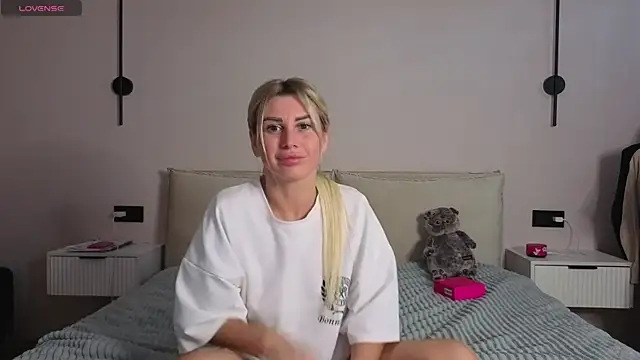 Whiteflower_xo webcam