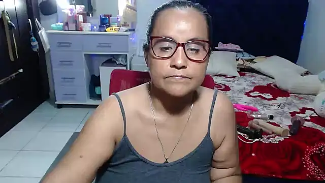 pervert_mommy_ (F mature) - let me fulfill your fantasies my love