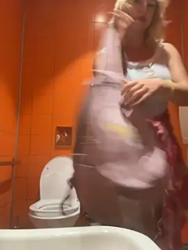 ronniekiss (F young) - Slap ass
