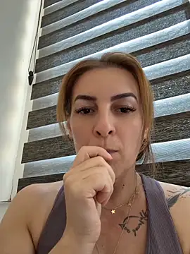 Hot-Milf4U webcam