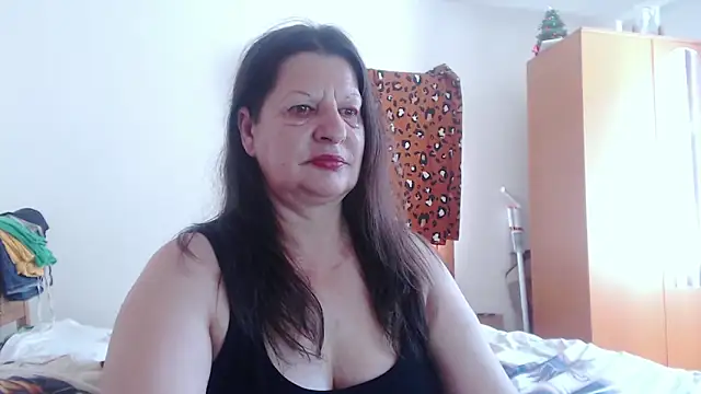 ExtasyMature live cam on StripChat