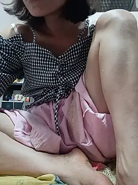 Linda-yiyi live cam