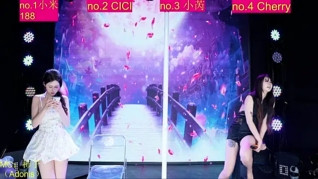 euphoria-001 live cam on StripChat