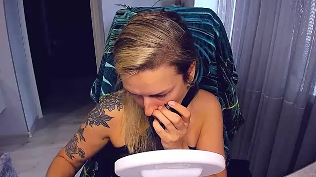 AlexiaDarren webcam